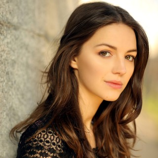 Ella-Hunt-R005