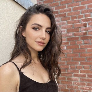 Ella-Hunt-R009