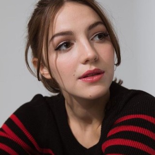 Ella-Hunt-R036