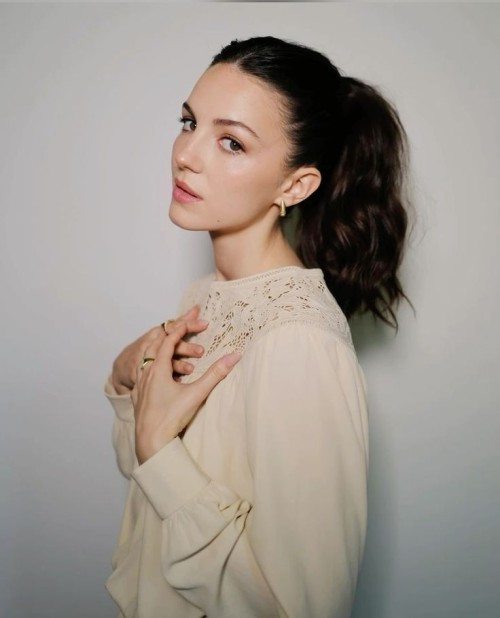 Ella-Hunt-R037.jpg