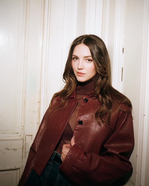 Ella-Hunt-R060.jpg