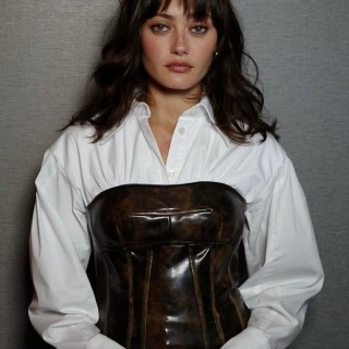 Ella-Purnell-R035