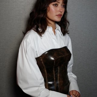 Ella-Purnell-R038
