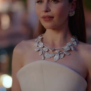 Emilia-Clarke-R0102e9130859ab758bf