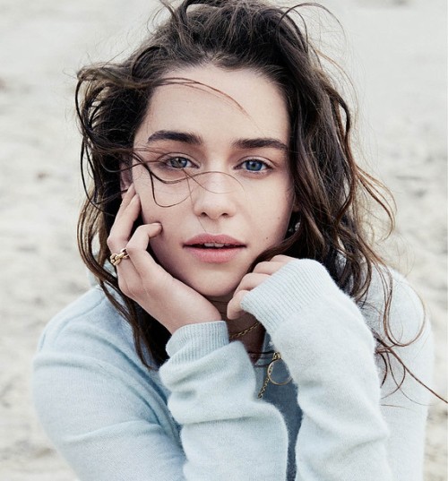 Emilia-Clarke-R01506783597632ca4a8.jpg