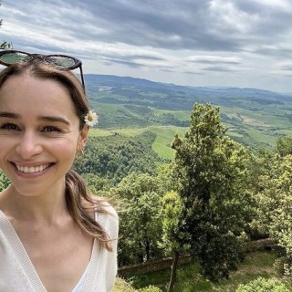 Emilia-Clarke-R019af8bc386a2d56545