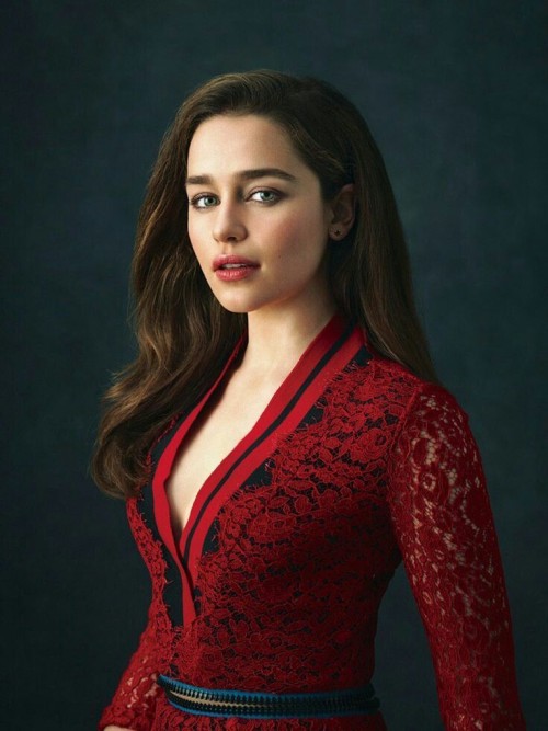 Emilia-Clarke-R024cb2c67a2978e4592.jpg