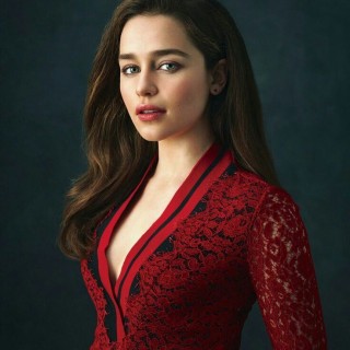 Emilia-Clarke-R024cb2c67a2978e4592