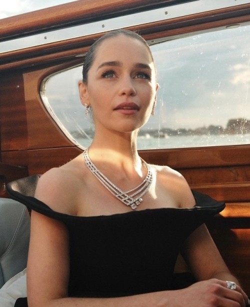 Emilia-Clarke-R0269644d4afc70df0f2.jpg