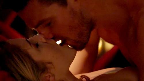 Emily-Bett-Rickards---Arrow---S03E20_3-5003a4533da2b0e300d.jpg