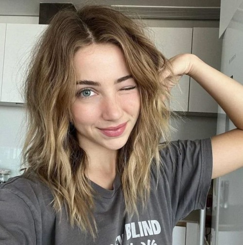 Emily-Rudd-R024c112978b99cb75f1.jpg