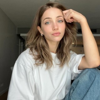 Emily-Rudd-R040f8866a1447674cfa