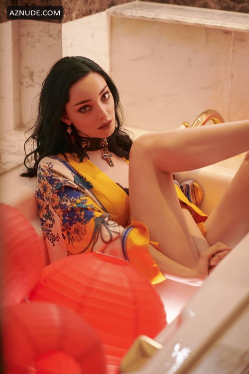Emma-Dumont-R0084c5e797a4a37f87f.jpg