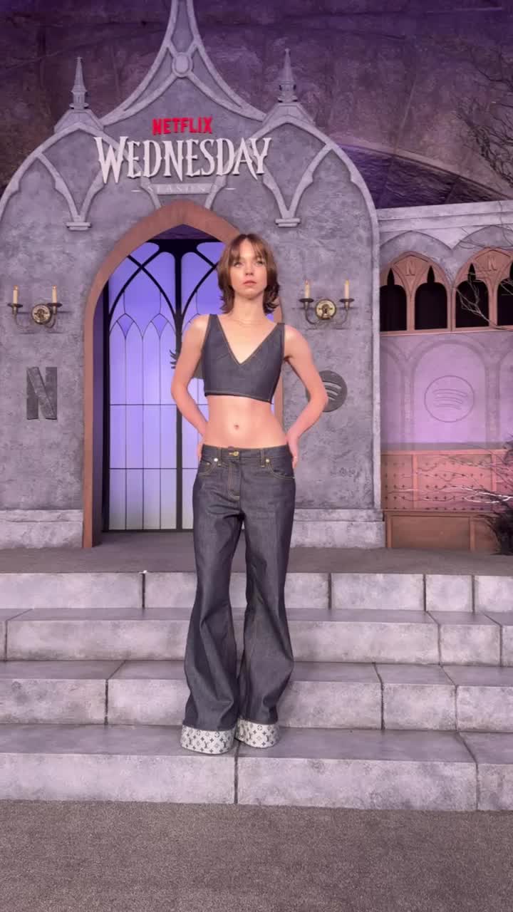 EmmaMyers-25234e5c699c7d415.mov