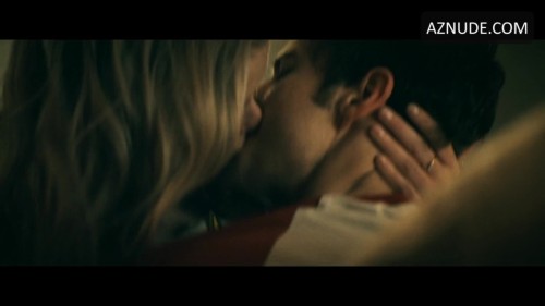 Erin-Moriarty-R037b0d99a63545ed96d.mp4