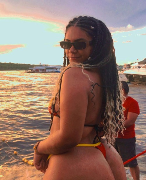 Eu-fui-feita-para-dias-de-sol-mo-blocodosunparadise-cervejasolriomanaos-flutuantesunparadise-vocedouradamanaus-266ea4d1b2dd02caeb2e0acbc2bb913fd.jpg