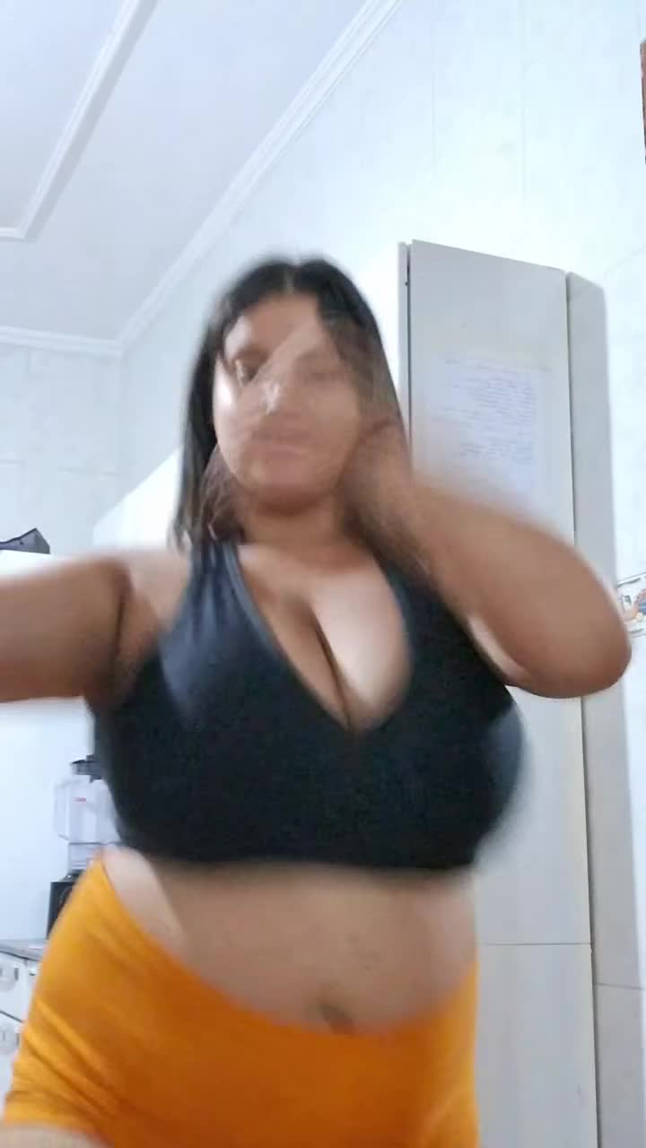 Facebook-797844639216992720P_HD64d96a4235d26a26.mp4