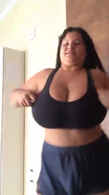 Facebook-995398905704651480P_SDb65f395c2e053377.mp4