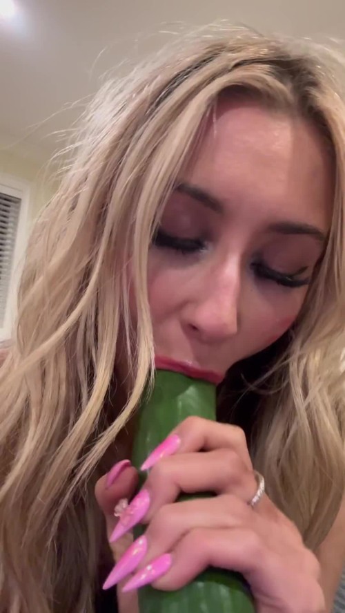 Fanfix-Talk-to-your-favorite-creators-251d59e7977961b8d0.mp4