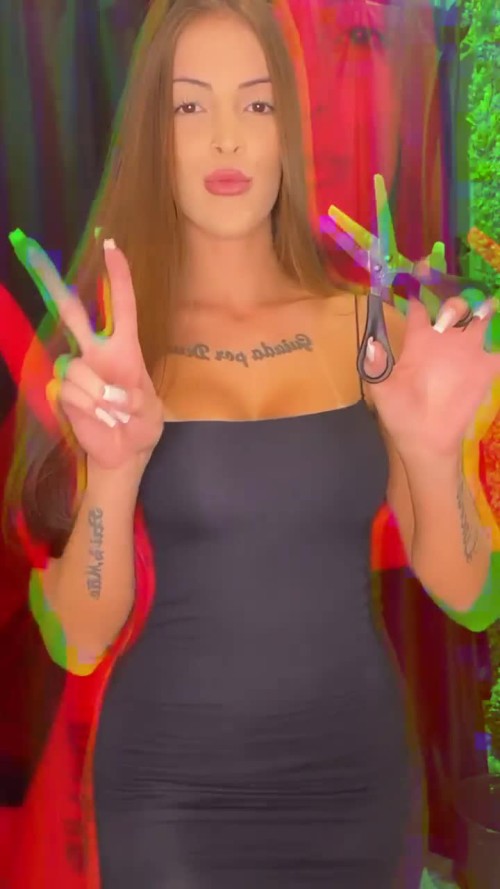 Fita, tesoura e alta tecnologia está feita a mágica, musas bronzeadas em alguns minutinhos! Vem você