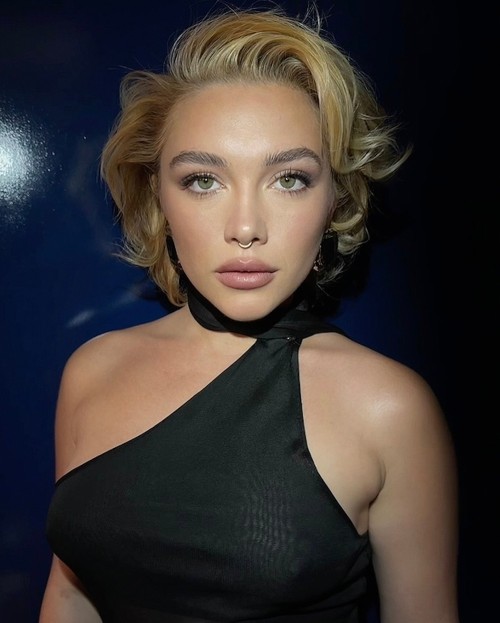 Florence-Pugh-3b2ed770a00774727.jpg