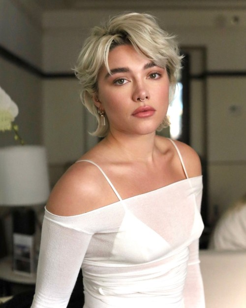 Florence-Pugh-R005fcd2e3190e062760.jpg