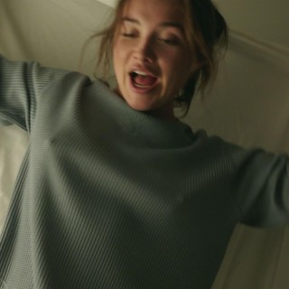 Florence-Pugh-R04195abeb535c27385f