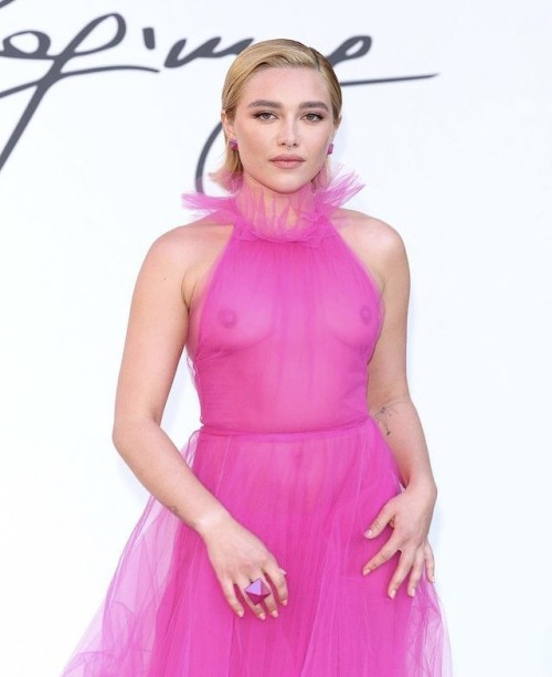 Florence-Pugh-R056887d838174665bfa.jpg