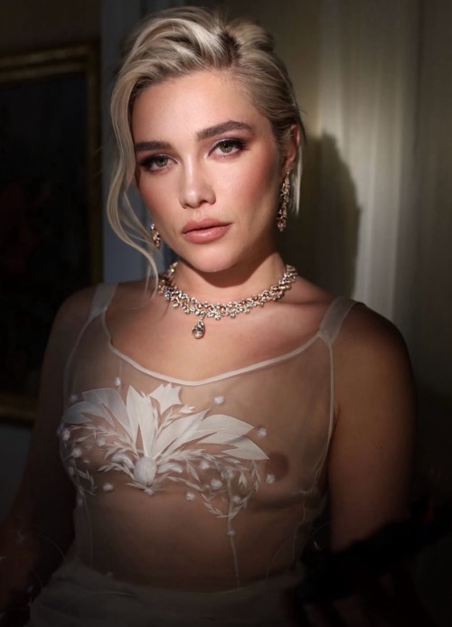 Florence-Pugh-R061c92aa5370b70c6ca.jpg