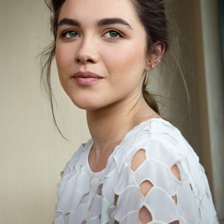 Florence-Pugh-R080a6cca1206bd8be37
