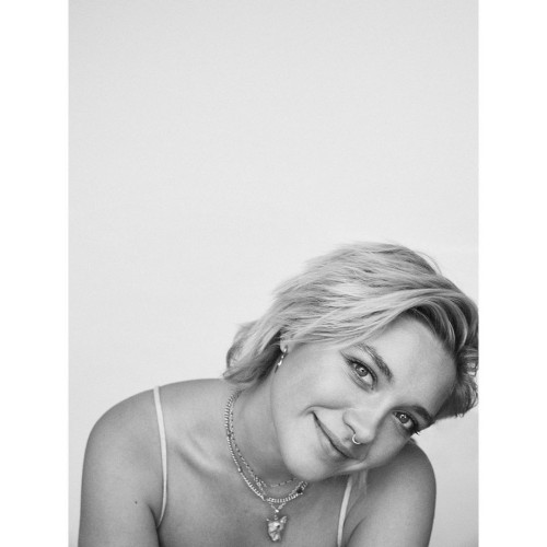 Florence-Pugh-R0878c9798e5637078a0.jpg