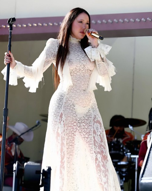 Fotos-von-Noah-wahrend-My-Fault-live-bei-Shaboozeys-Coachella-Set-gestern-_via-Just-Jared-noahcyrus-cyrens-cyrus.heic-1f2f549d7a3dbf460.jpg