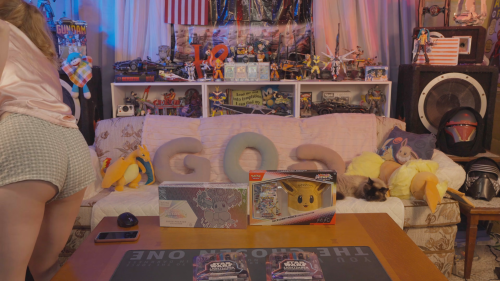 Gals-O-Gurk---Behind-the-Scenes-of-Opening-Prismatic-Evolution-Packs--Loser-Spins-the-Weird-Food-Wheel.mp4_snapshot_03.25.9998eb9acf44630546e.png