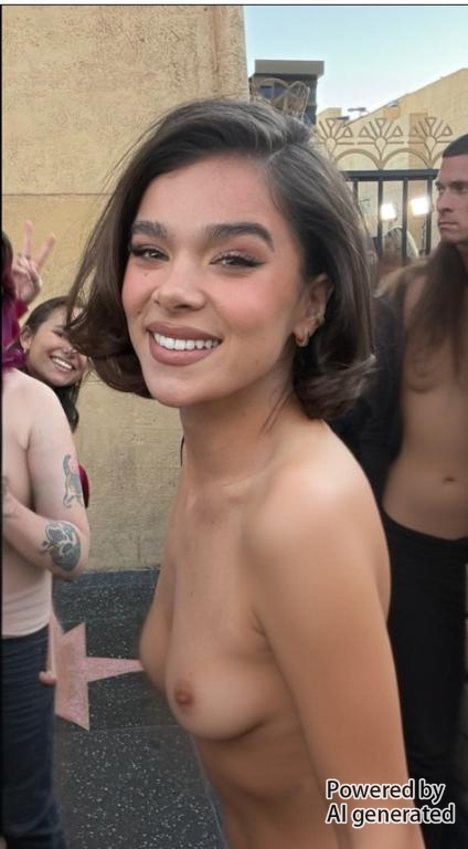 Hailee-Steinfeld-F044.png