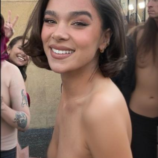 Hailee-Steinfeld-F044