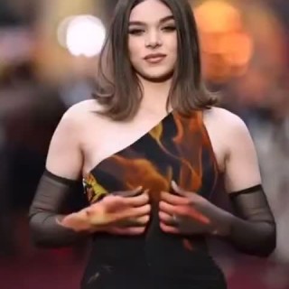 Hailee-Steinfeld-F110