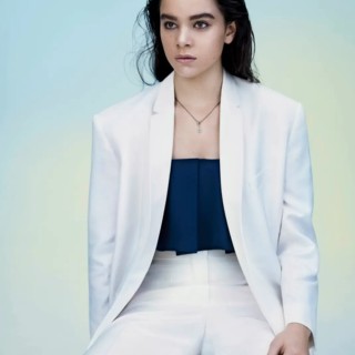 Hailee-Steinfeld-R003