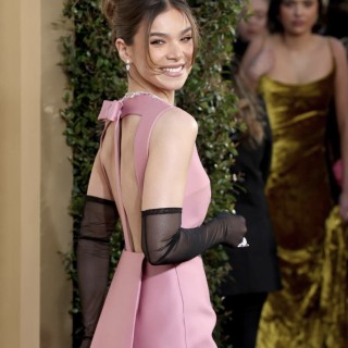 Hailee-Steinfeld-R017