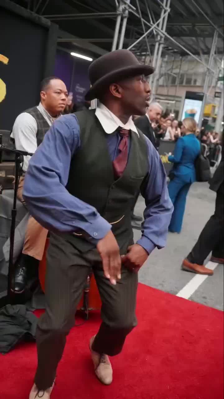 Hailee-Steinfeld-R027.mp4