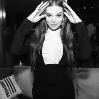 Hailee-Steinfeld-R028