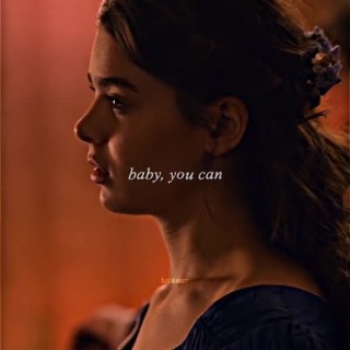 Hailee-Steinfeld-R029