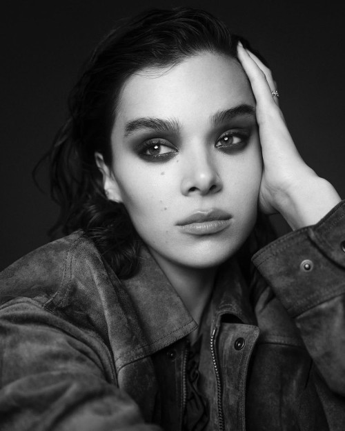 Hailee-Steinfeld-R048.jpg