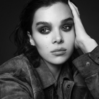 Hailee-Steinfeld-R048