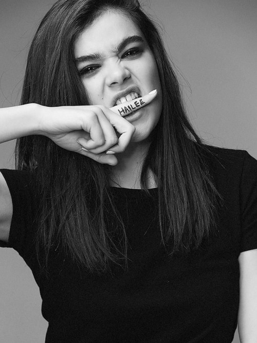 Hailee-Steinfeld-R057.jpg