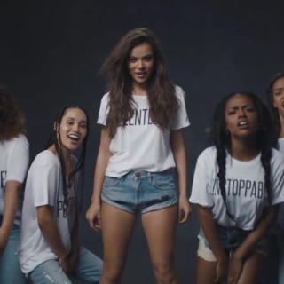 Hailee-Steinfeld-R060