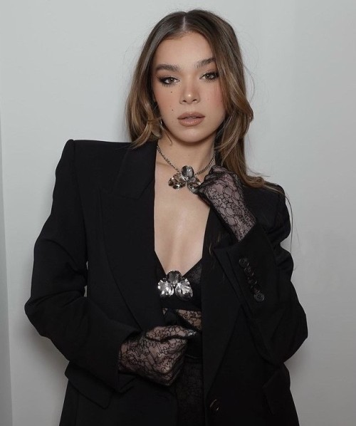 Hailee-Steinfeld-R068.jpg