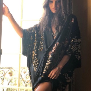 Hailee-Steinfeld-R096