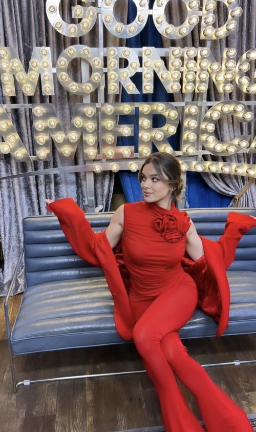 Hailee Steinfeld R108