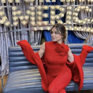 Hailee-Steinfeld-R108