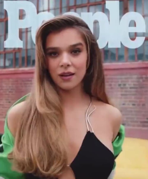 Hailee Steinfeld R128